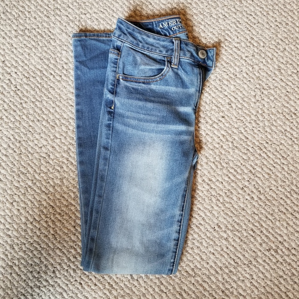 american eagle light wash jeans